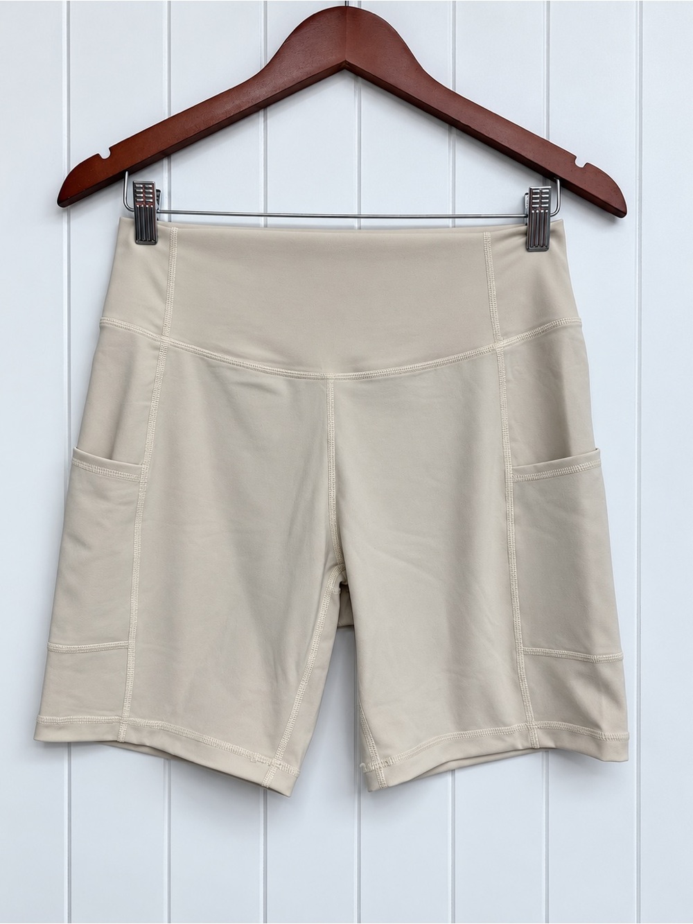 Halara High Waisted Side Pocket Running Biker Shorts XL Cream NWOT